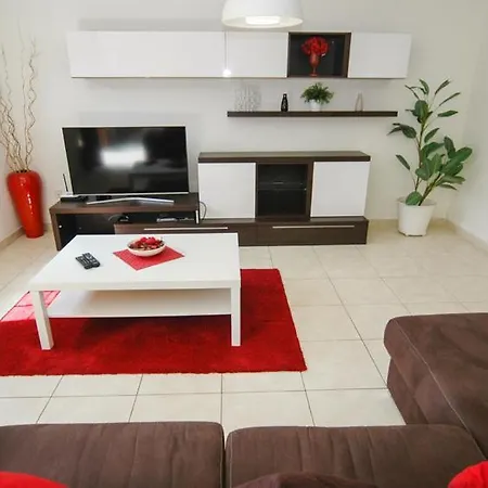In Playa Blanca Sleeps 8 Includes Swimming Pool Air Con And Wifi 9 8 וילה