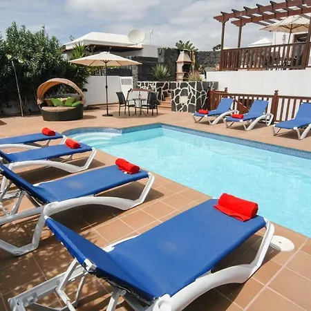 In Playa Blanca Sleeps 8 Includes Swimming Pool Air Con And Wifi 9 8 פלאיה בלנקה