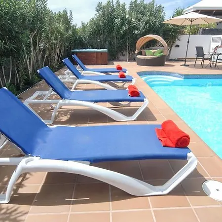 וילה In Playa Blanca Sleeps 8 Includes Swimming Pool Air Con And Wifi 9 8 *