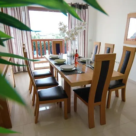 In Playa Blanca Sleeps 8 Includes Swimming Pool Air Con And Wifi 9 8 וילה *