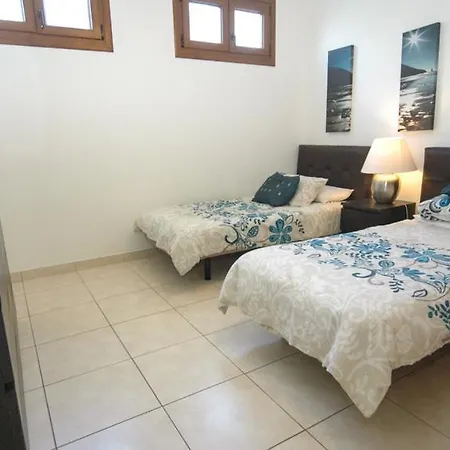 In Playa Blanca Sleeps 8 Includes Swimming Pool Air Con And Wifi 9 8 וילה פלאיה בלנקה